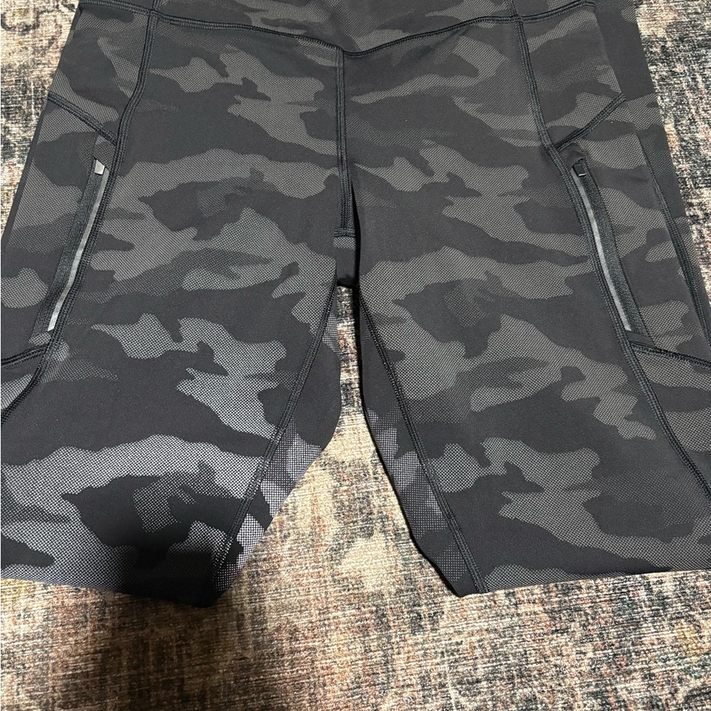 Athleta Rainer Camo Reflective Leggings with Pockets NWT, Medium - Picture 5 of 7